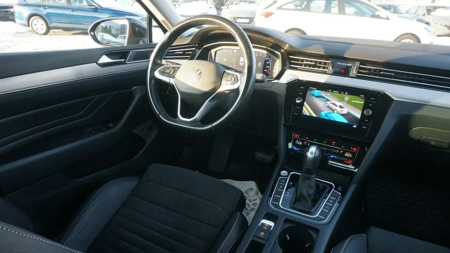 VOLKSWAGEN Passat -