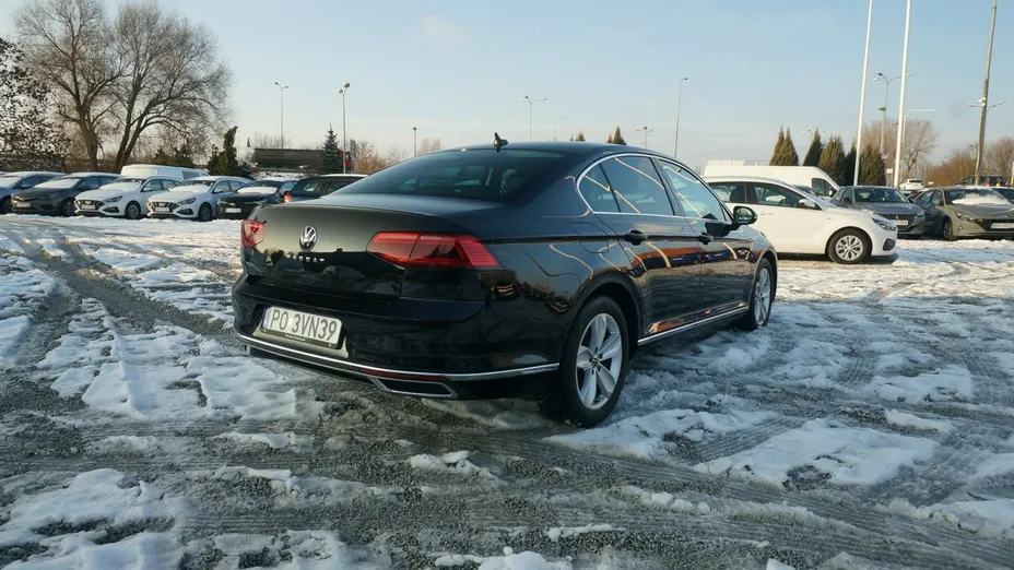 VOLKSWAGEN Passat -