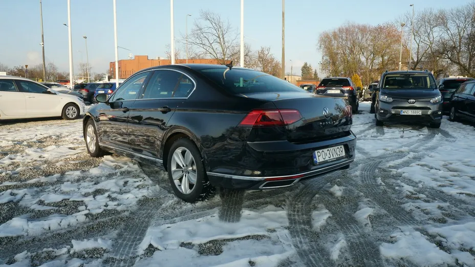 VOLKSWAGEN Passat -