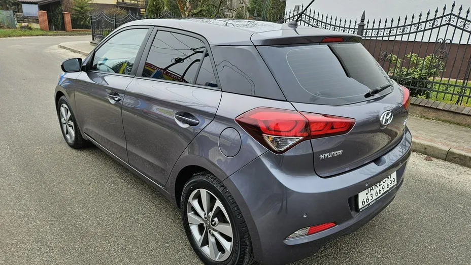 HYUNDAI i20 -