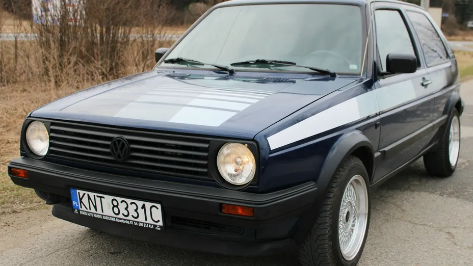 VOLKSWAGEN Golf -