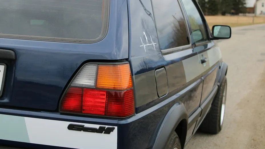 VOLKSWAGEN Golf -