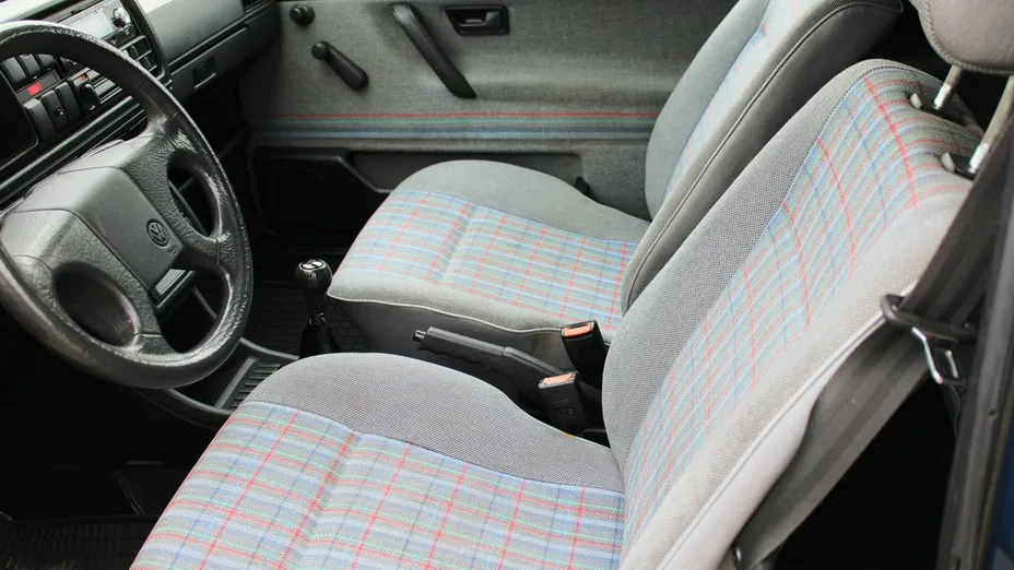 VOLKSWAGEN Golf -