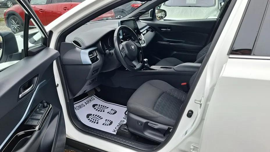 TOYOTA C-HR -