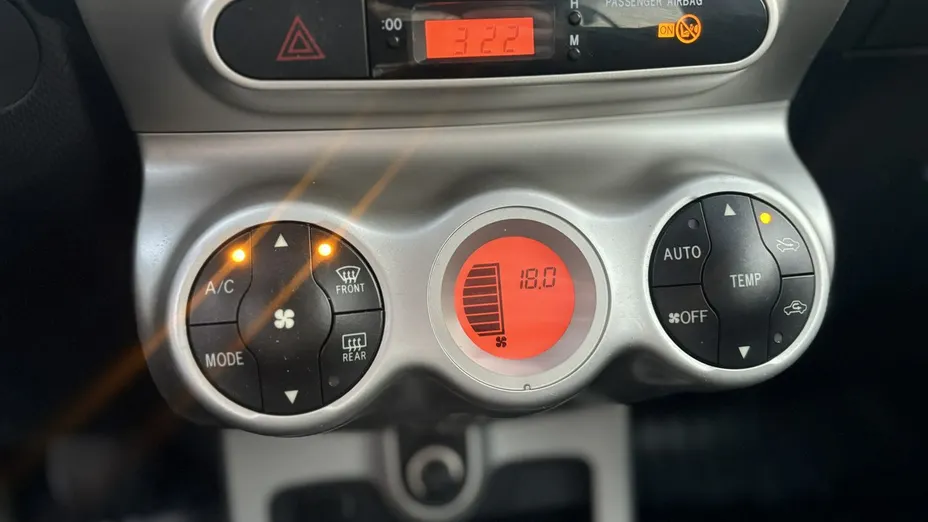 TOYOTA Urban Cruiser -