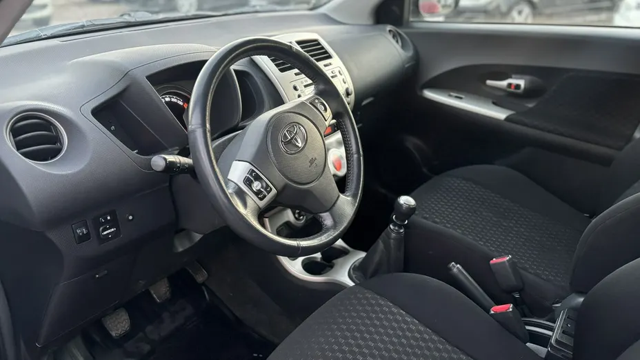 TOYOTA Urban Cruiser -