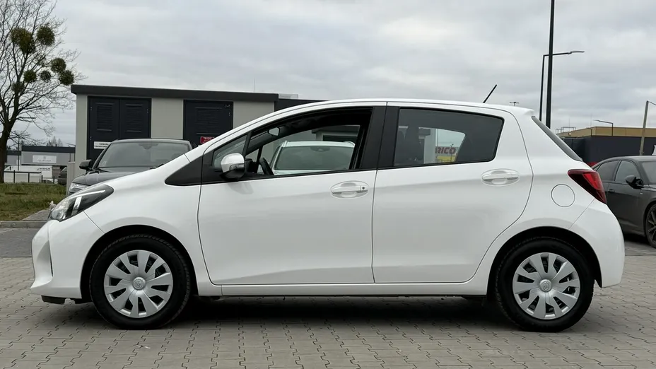 TOYOTA Yaris -