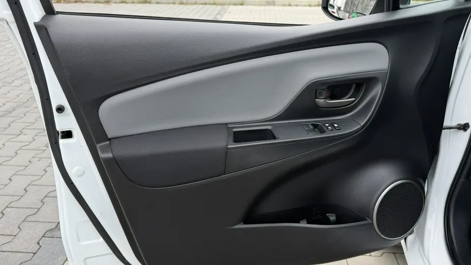 TOYOTA Yaris -
