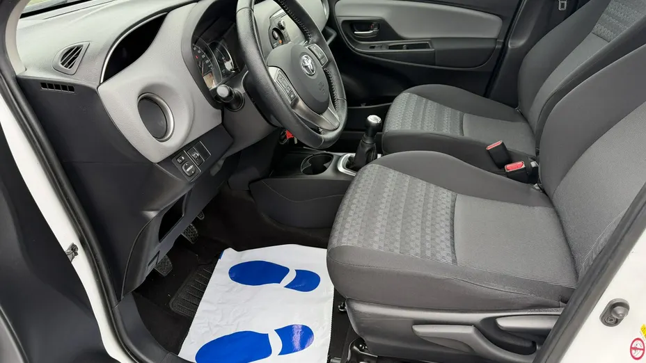 TOYOTA Yaris -