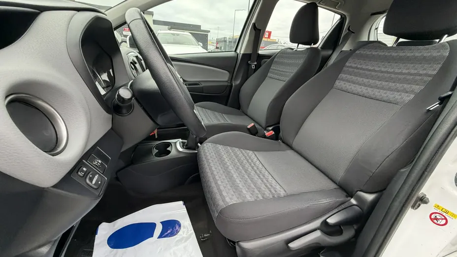 TOYOTA Yaris -