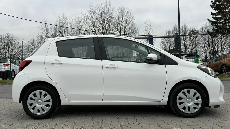 TOYOTA Yaris -