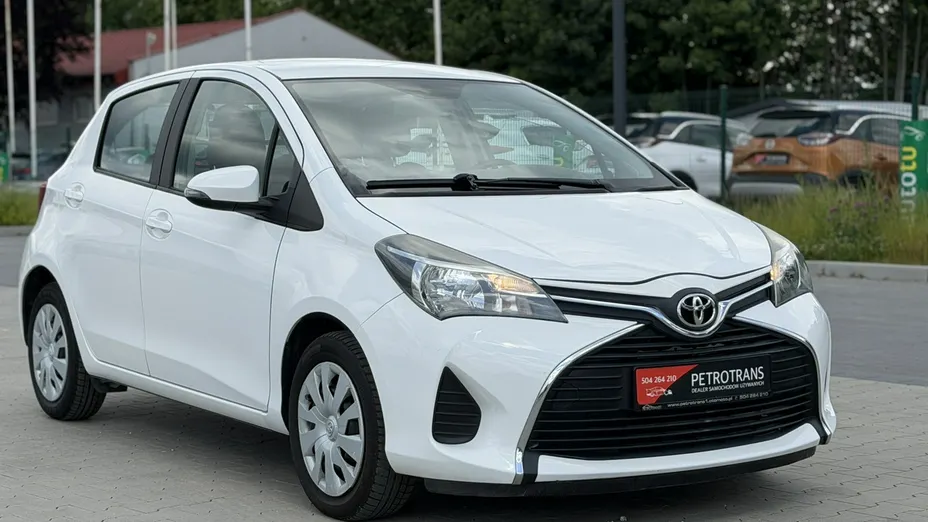 TOYOTA Yaris -