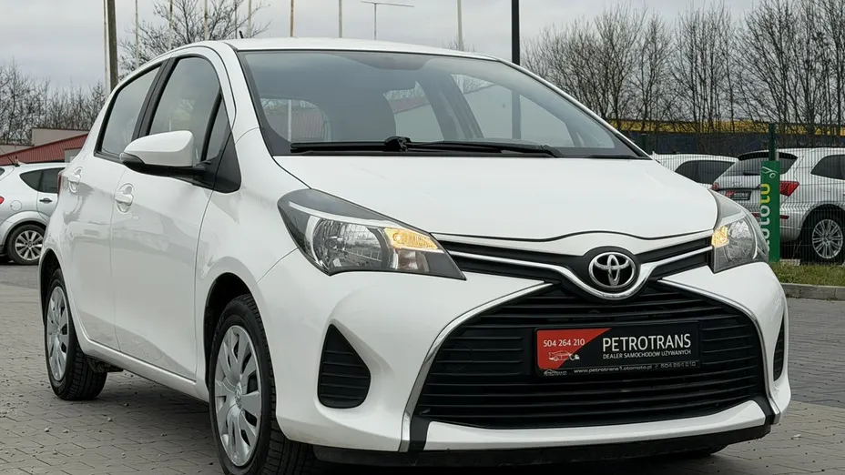 TOYOTA Yaris -