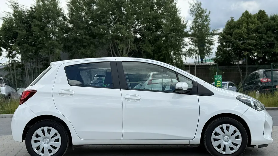 TOYOTA Yaris -