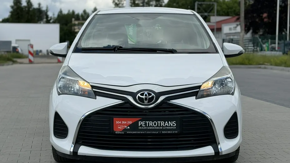 TOYOTA Yaris -