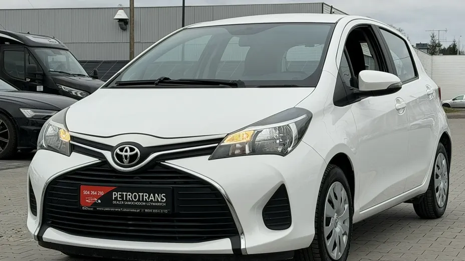 TOYOTA Yaris -