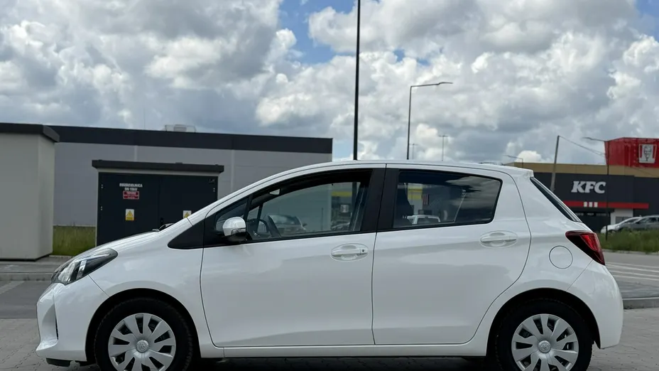 TOYOTA Yaris -