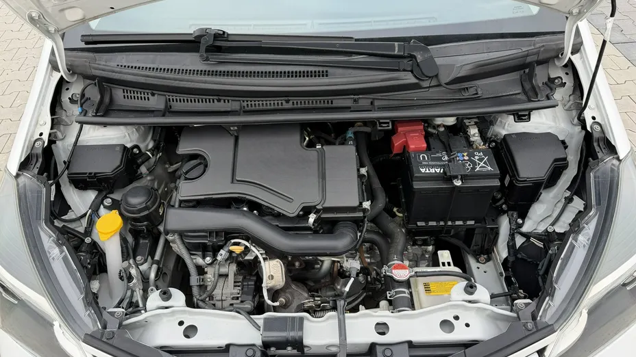 TOYOTA Yaris -
