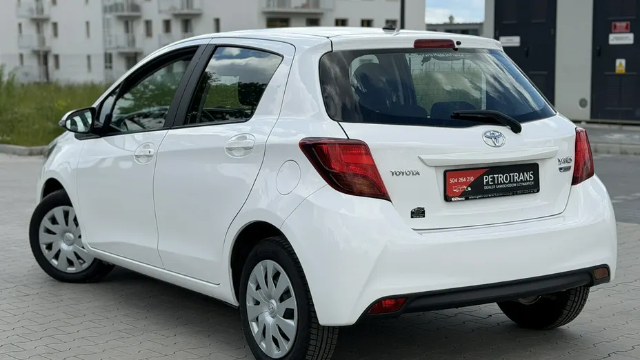 TOYOTA Yaris -