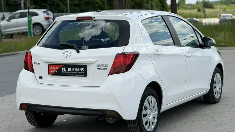TOYOTA Yaris -