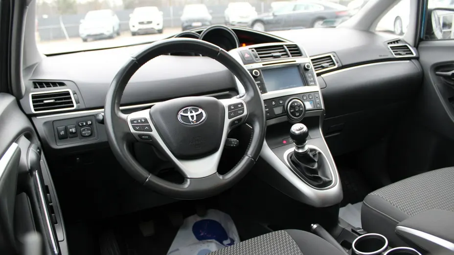 TOYOTA Verso -