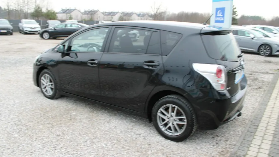 TOYOTA Verso -