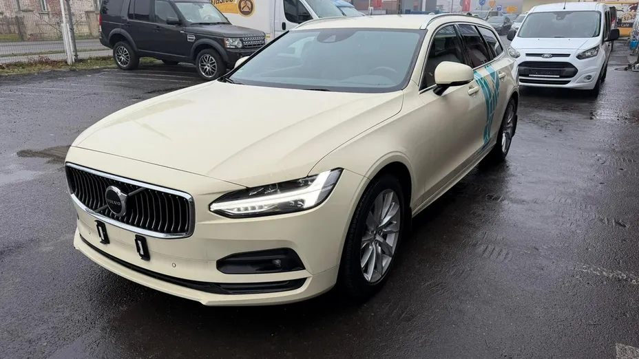 VOLVO V90 -