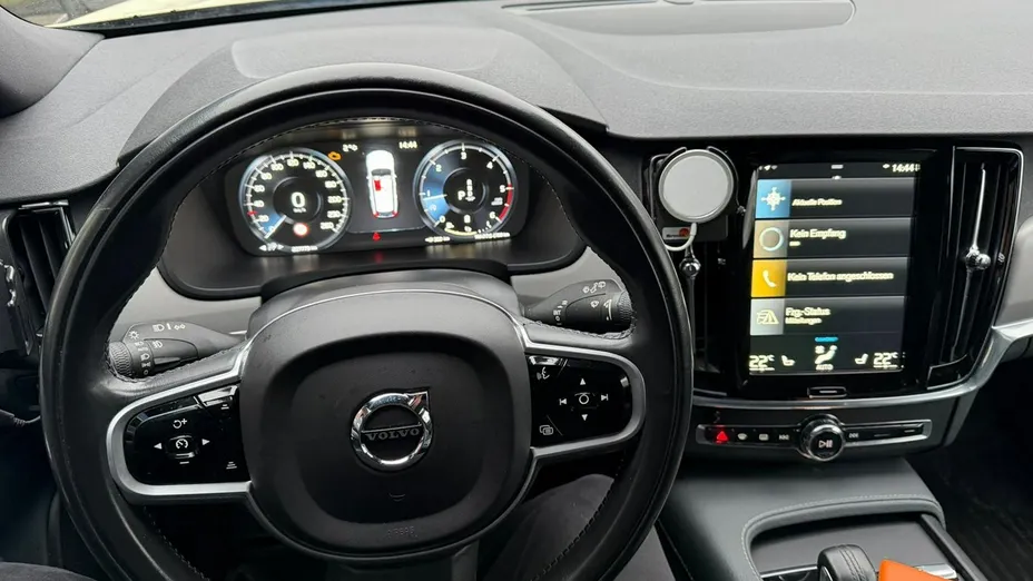 VOLVO V90 -