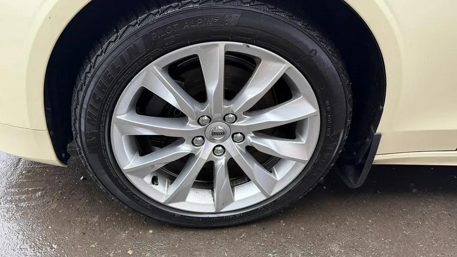 VOLVO V90 -