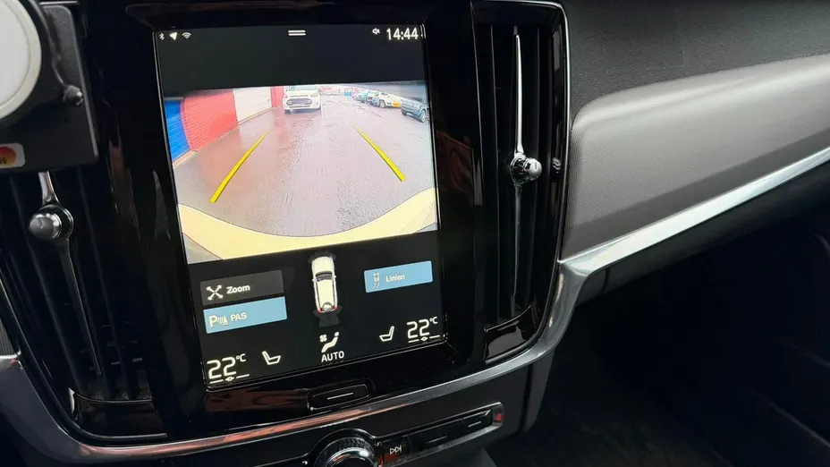 VOLVO V90 -