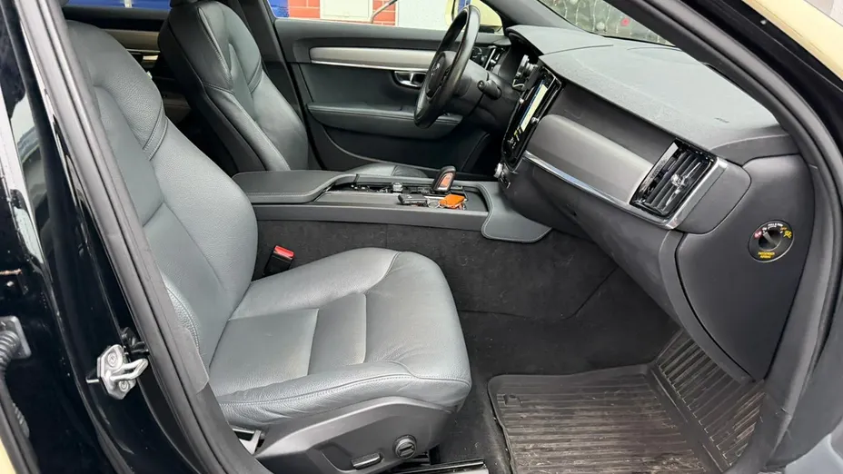 VOLVO V90 -