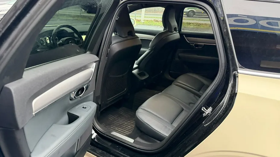 VOLVO V90 -