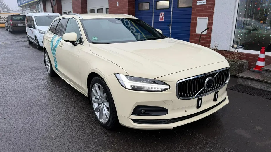 VOLVO V90 -