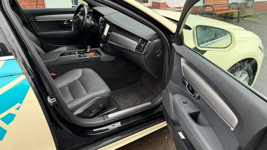 VOLVO V90 -