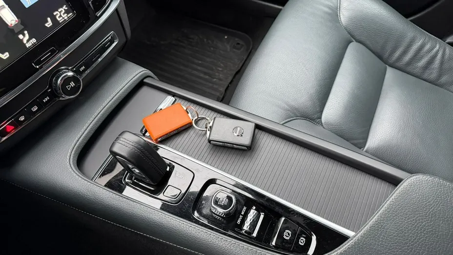 VOLVO V90 -