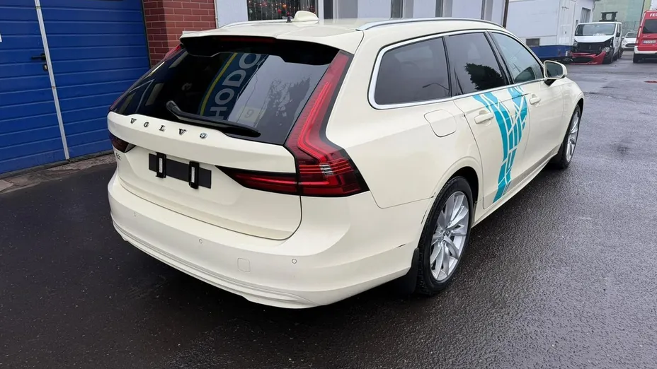 VOLVO V90 -