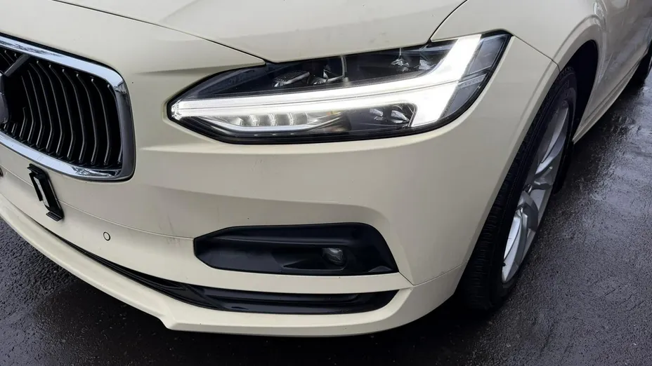 VOLVO V90 -