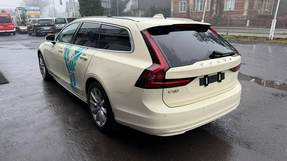 VOLVO V90 -