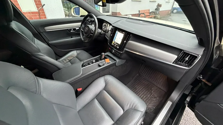 VOLVO V90 -