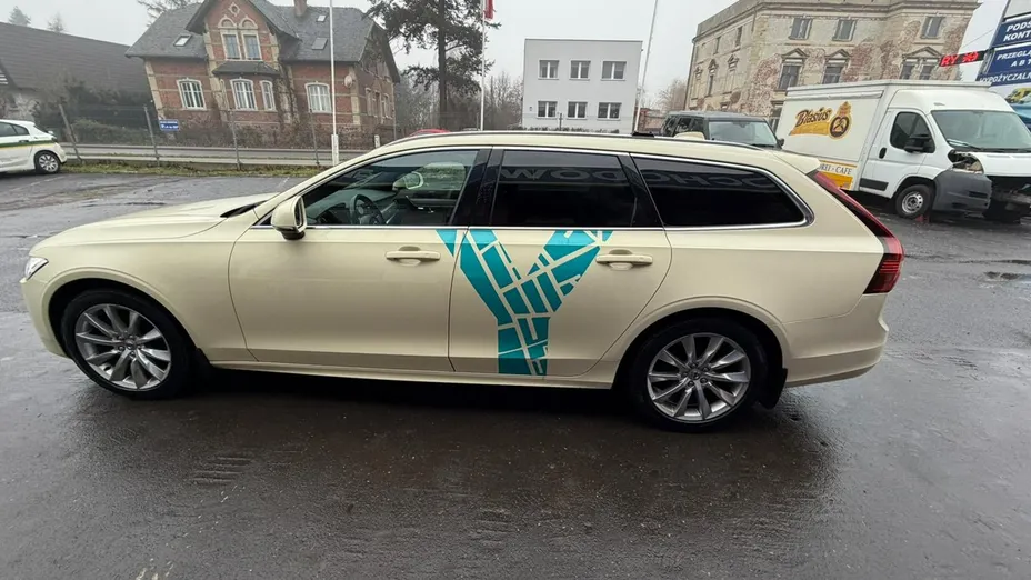 VOLVO V90 -