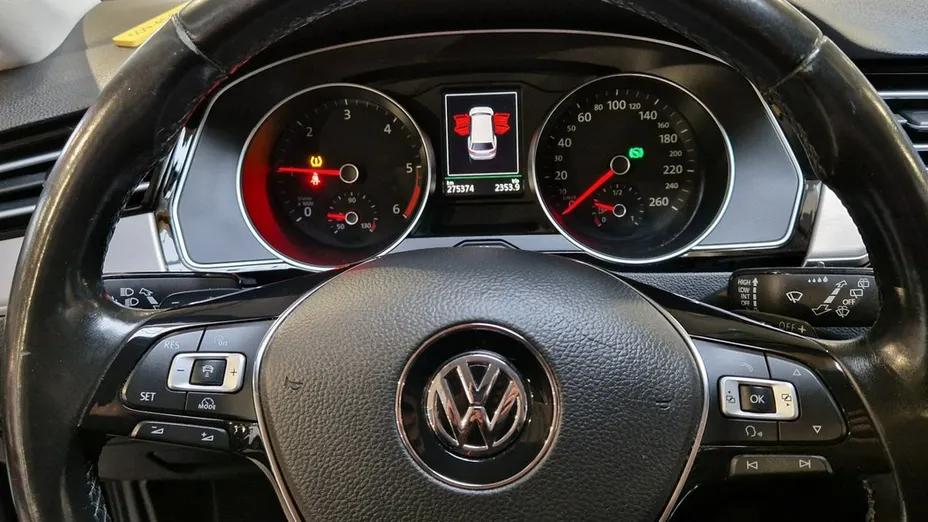 VOLKSWAGEN Passat -