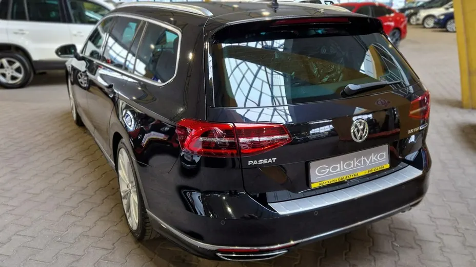 VOLKSWAGEN Passat -