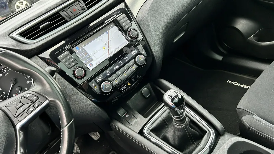 NISSAN Qashqai -