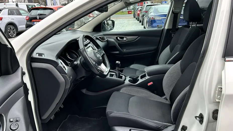 NISSAN Qashqai -