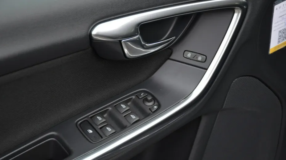 VOLVO V60 -