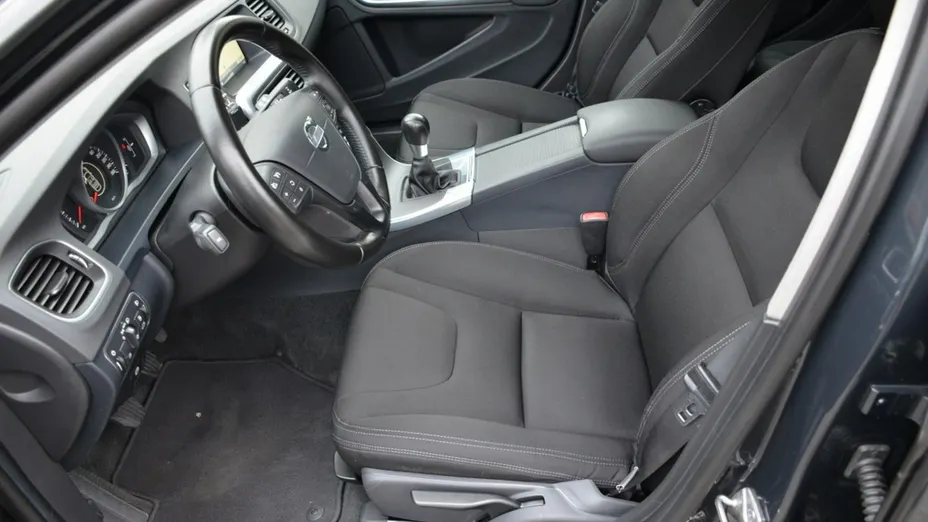 VOLVO V60 -