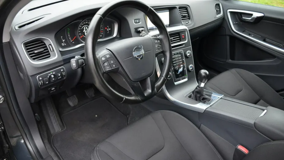 VOLVO V60 -