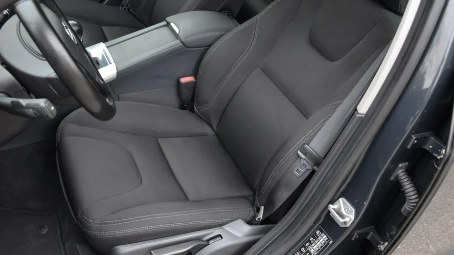 VOLVO V60 -
