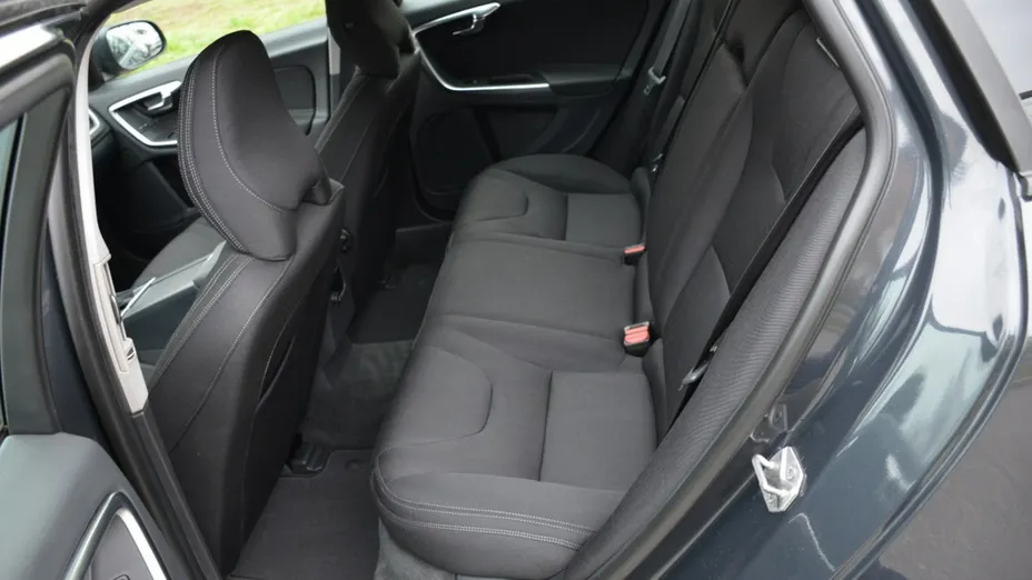 VOLVO V60 -