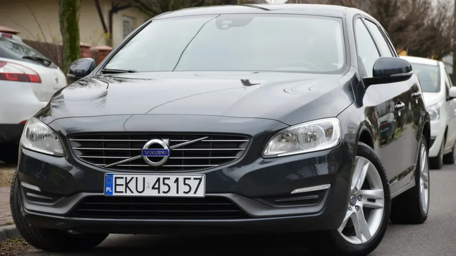 VOLVO V60 -